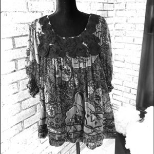 Yvos  Black & Gray Floral Top